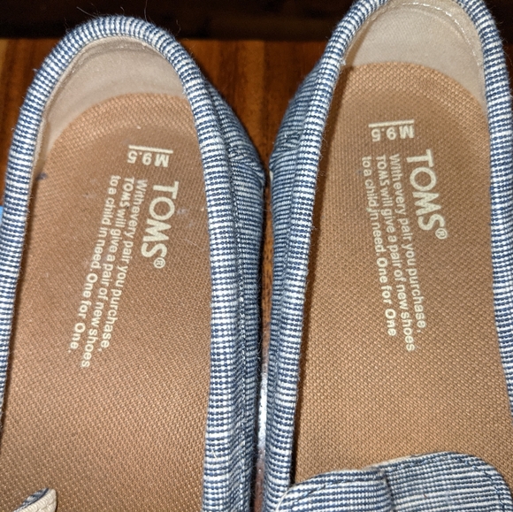 TOMS Loafers - Picture 2 of 3